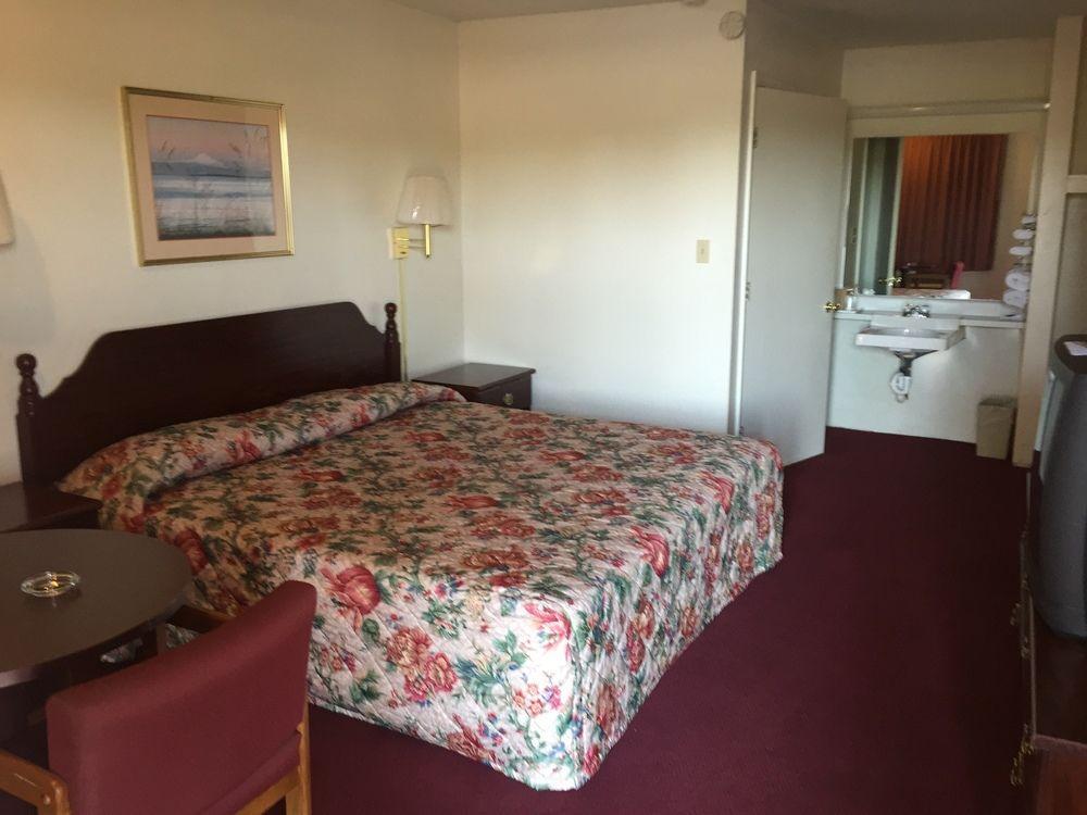 Economy Inn St. James Bagian luar foto