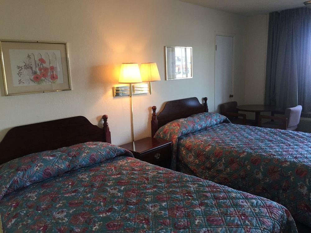 Economy Inn St. James Bagian luar foto